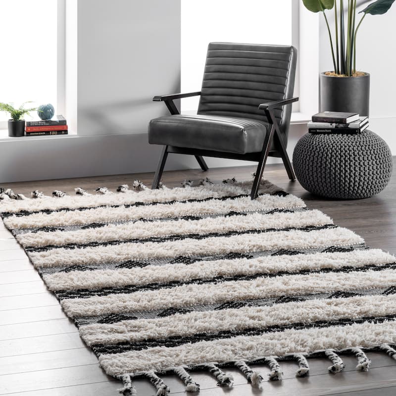 Nuloom Ivory Handmade Wool Cotton Geo Striped Shag Rug - 5' x 8' - Ivory