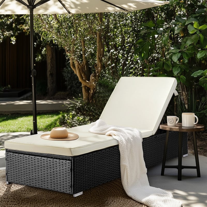 Outdoor Wicker Single Chaise Lounge with Cushion