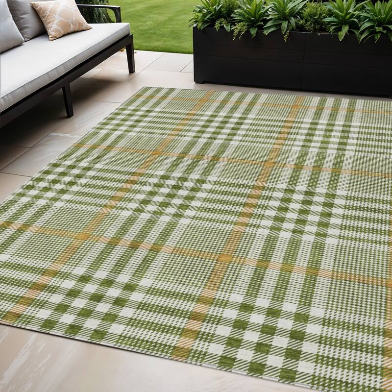 HomeRoots Plaid Transitional Rectangle Outdoor Rug - 5' X 8'