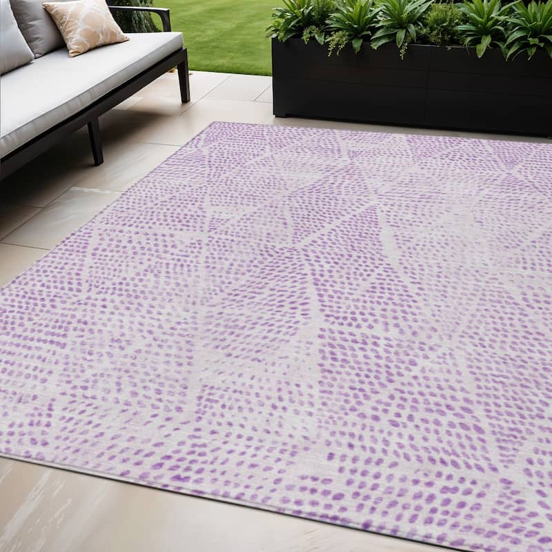 HomeRoots Geometric Transitional Rectangle Outdoor Rug - 5' X 8'