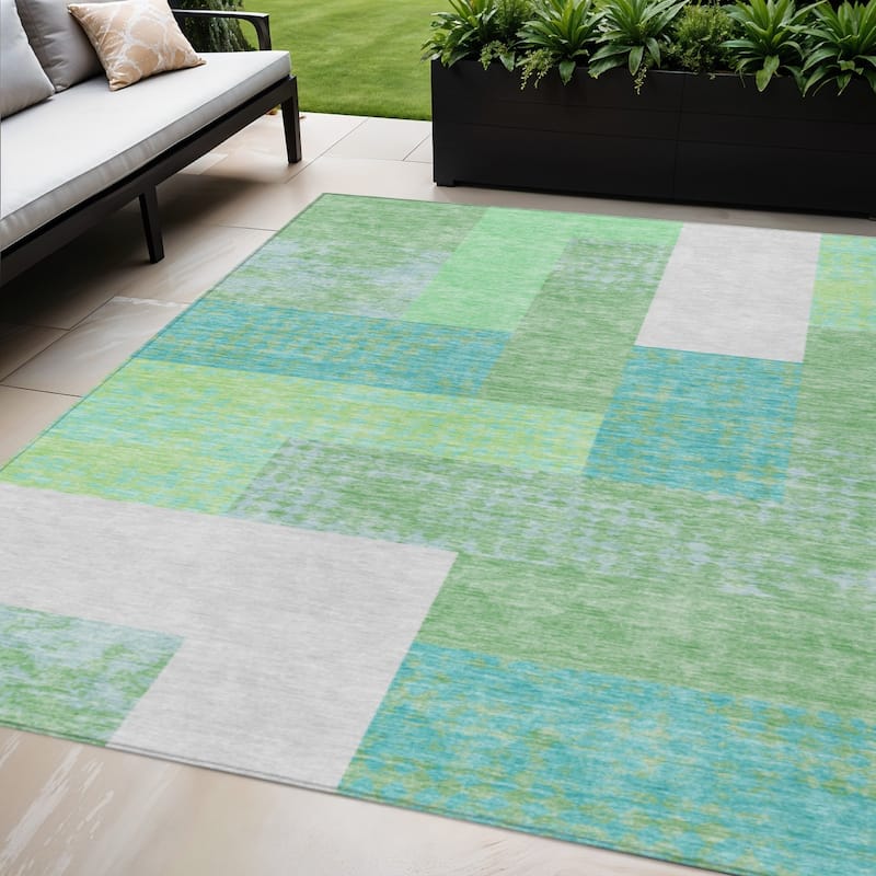 HomeRoots Geometric Transitional Rectangle Outdoor Rug - 5' X 8'