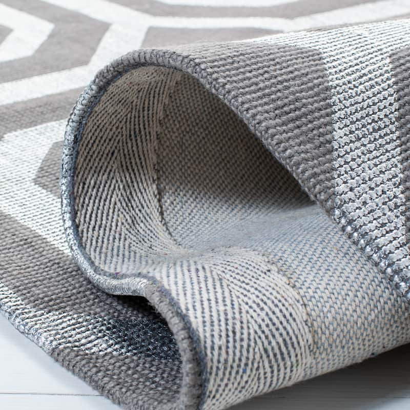 SAFAVIEH Handmade Cedar Brook Igbale Modern Jute Rug