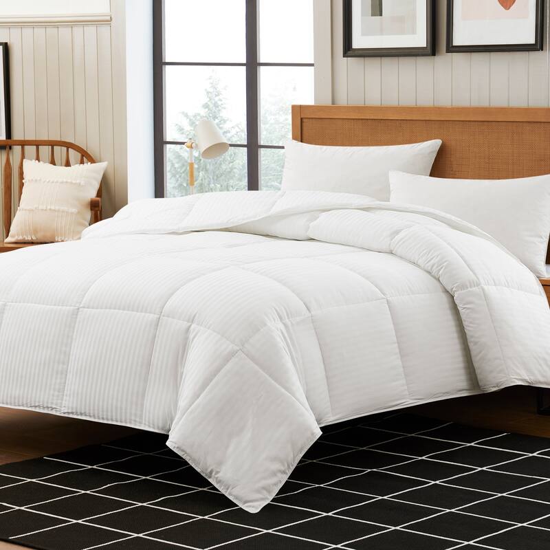 Eddie Bauer® Lightweight PrimaLoft® Down Alternative Comforter (Hypoallergenic) - Oversized - Queen