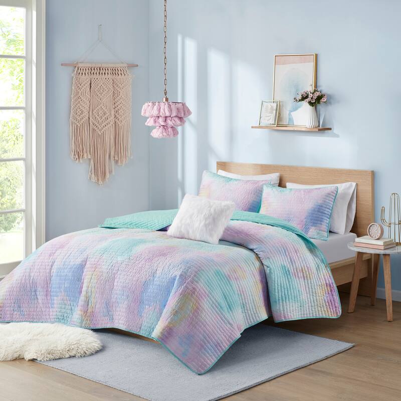 Intelligent Design Karissa Watercolor Tie Dye Printed Quilt Set with Throw Pillow