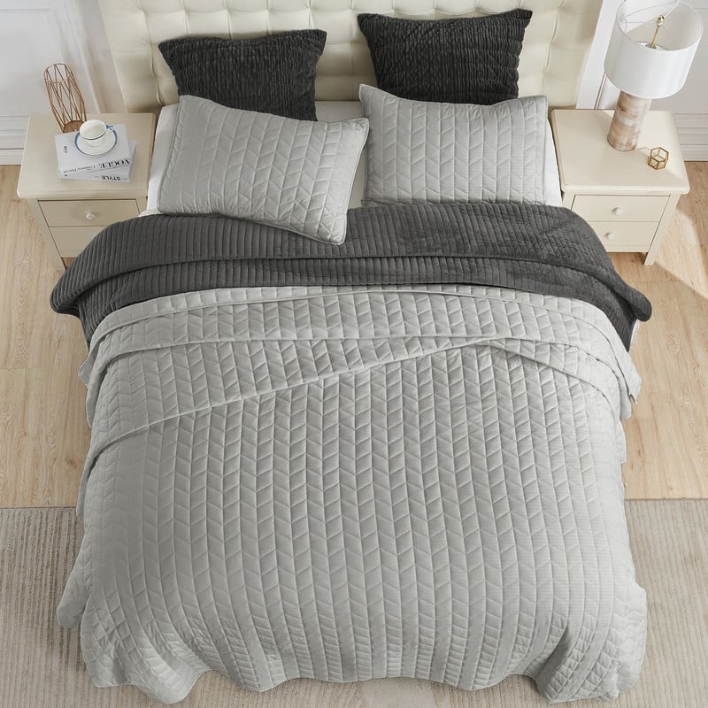 Wonderful Jacquard Quilt Set 3-Piece for All Seasons