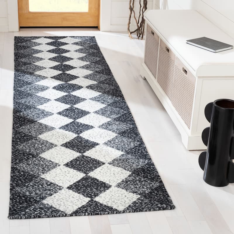 SAFAVIEH Handmade Kilim Griseldis Flatweave Wool Rug - 2'3" x 9' Runner - Black/Ivory