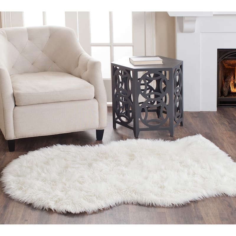 SAFAVIEH, Faux Sheep Idith Shona 2.4-inch Thick Rug - 3' x 5' - Ivory