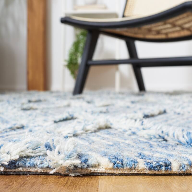 SAFAVIEH Handmade Kenya Abigaelle Moroccan Boho Wool Rug