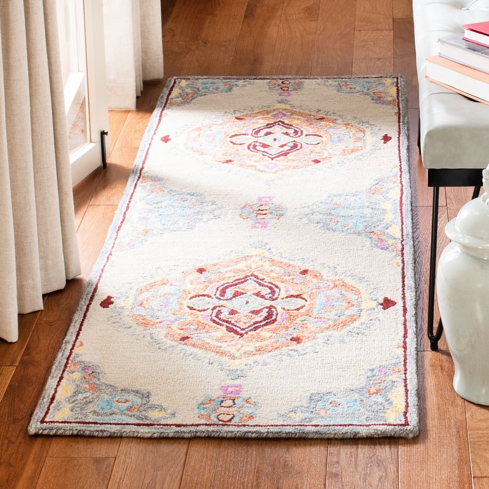 SAFAVIEH Handmade Micro-Loop Noeleen Wool Rug