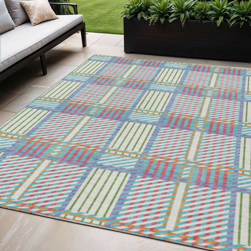 HomeRoots Plaid Transitional Rectangle Outdoor Rug - 5' X 8'