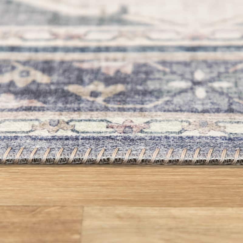 Henin Traditional Area Rug