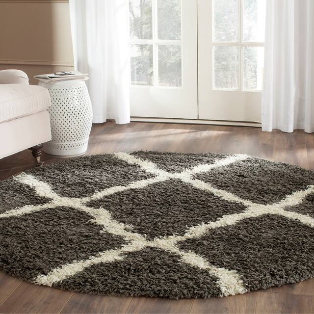 SAFAVIEH Dallas Shag Giusy Trellis 1.5-inch Thick Rug - 6' x 6' Round - Dark Grey/Ivory