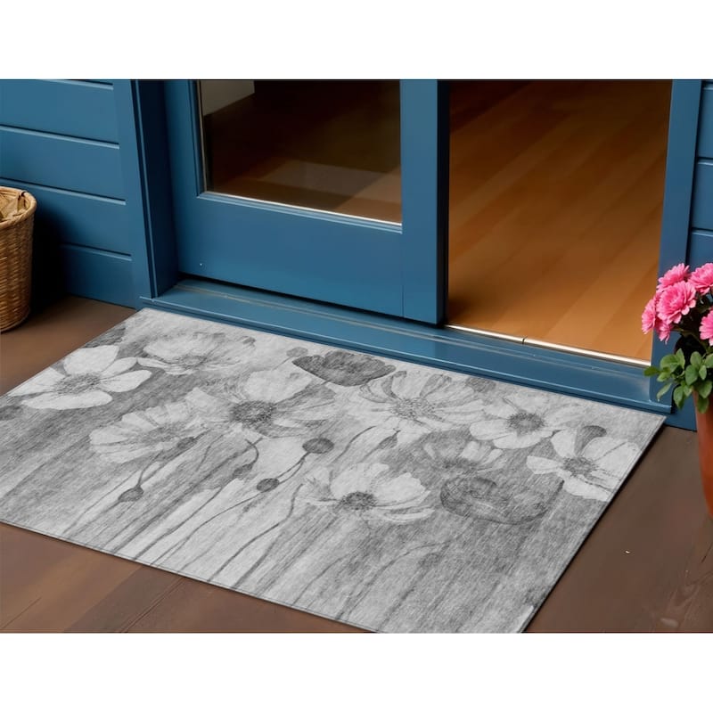 HomeRoots Floral Transitional Rectangle Outdoor Rug - 3' x 5'