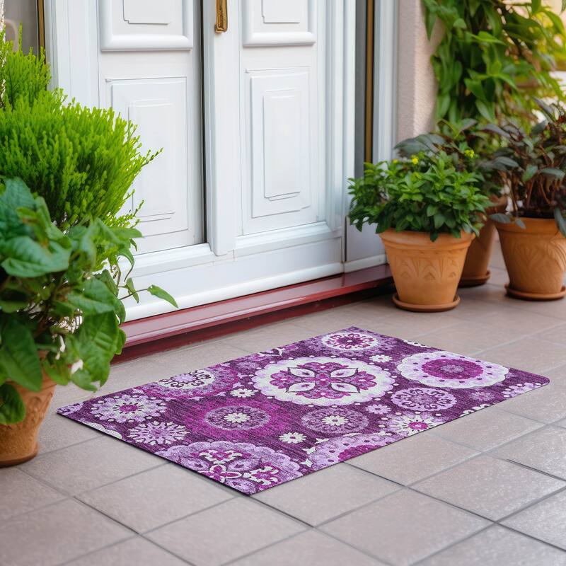 Machine Washable Indoor/ Outdoor Chantille Casual Medallion Rug - Eggplant - 1'8" x 2'6"