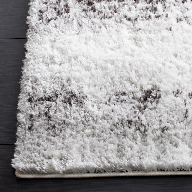 SAFAVIEH Berber Shag Marjanna Modern 1.25-inch Thick Rug