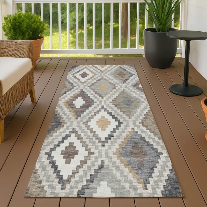 Machine Washable Indoor/ Outdoor Global Geo Chantille Rug - Taupe - 2'3" x 7'6"