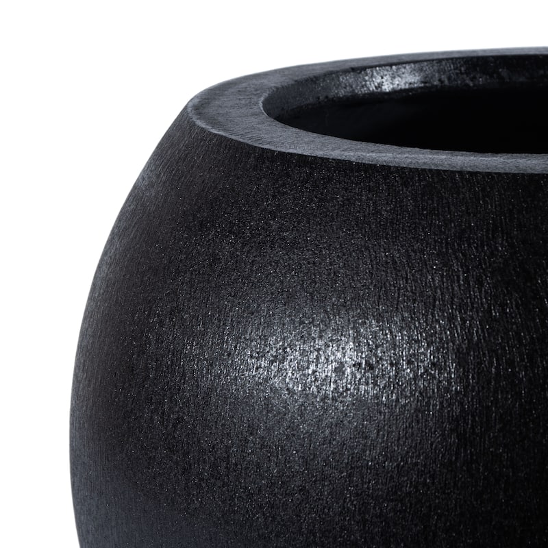 SAFAVIEH Outdoor Gerand Black Planter.
