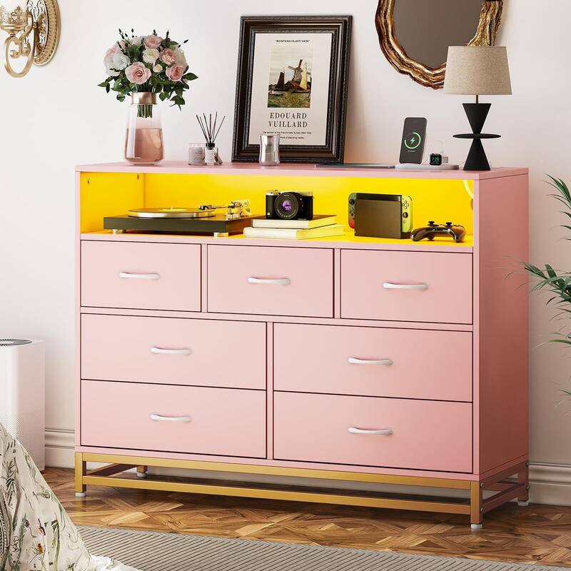 Modern White 7-Drawer Dresser