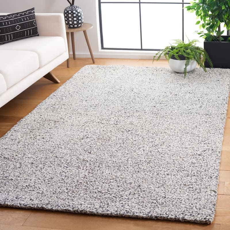 SAFAVIEH Handmade Ortanta Shag Bibeta Wool Rug - 4' x 6' - Ivory/Dark Grey