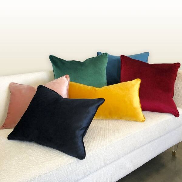 READER Q: SHOULD MY LIVING ROOM PILLOWS MATCH OR BE A VARIETY
