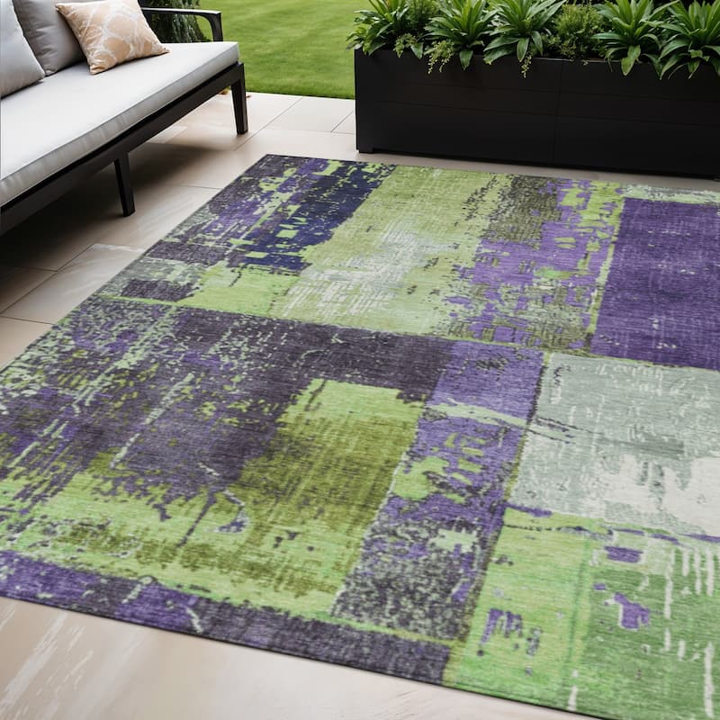 HomeRoots Abstract Transitional Rectangle Outdoor Rug - 5' X 8'