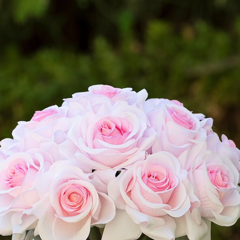 Enova Home 16 Heads Artificial Silk Rose Flowers in Round Glass Vase With Faux Water For Home Wedding Decoration