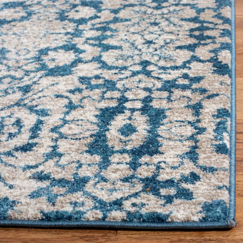 SAFAVIEH Sofia Florance Distressed Vintage Damask Rug