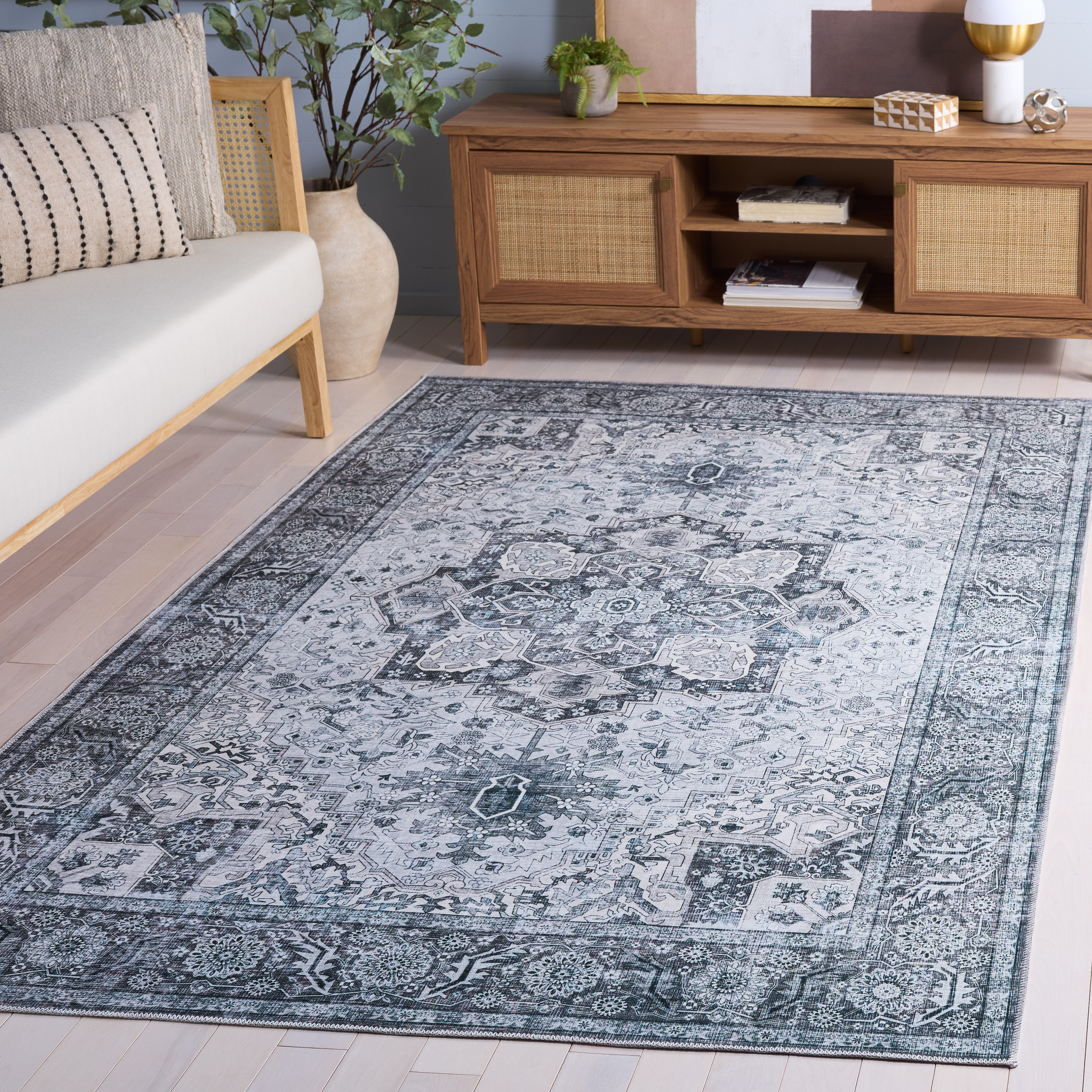 SAFAVIEH Arizona Mayumi Machine Washable & Slip Resistant Rug