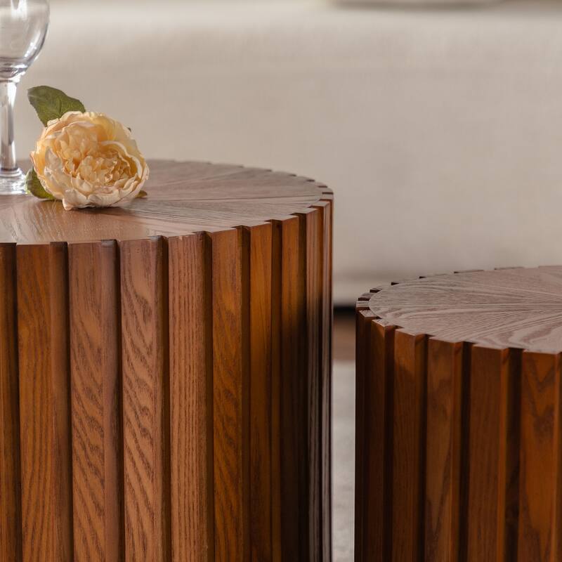 Modern Round Wooden Coffee Table Stylish Coffee Table with Handmade Relief and Foot Pads, for Living Room