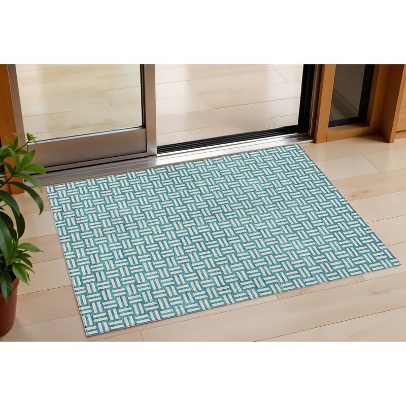 HomeRoots Geometric Transitional Rectangle Outdoor Rug - 3' x 5'