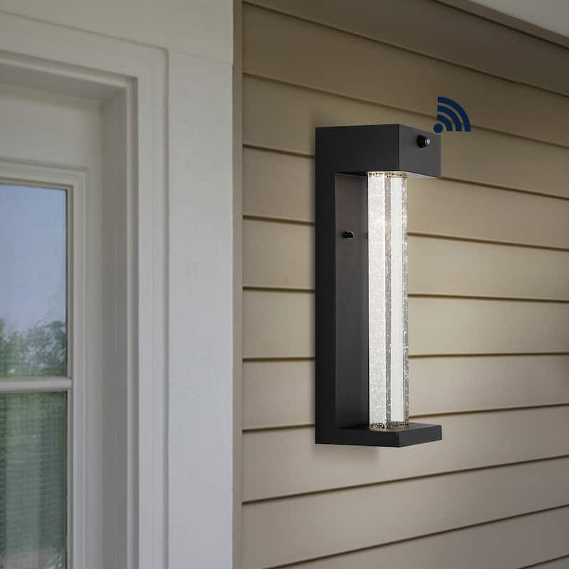 Horizone 5.13" 1-Light Modern Iron/Seeded Glass with Dusk-to-Dawn Sensor Integrated LED Outdoor Sconce, Black by JONATHAN Y