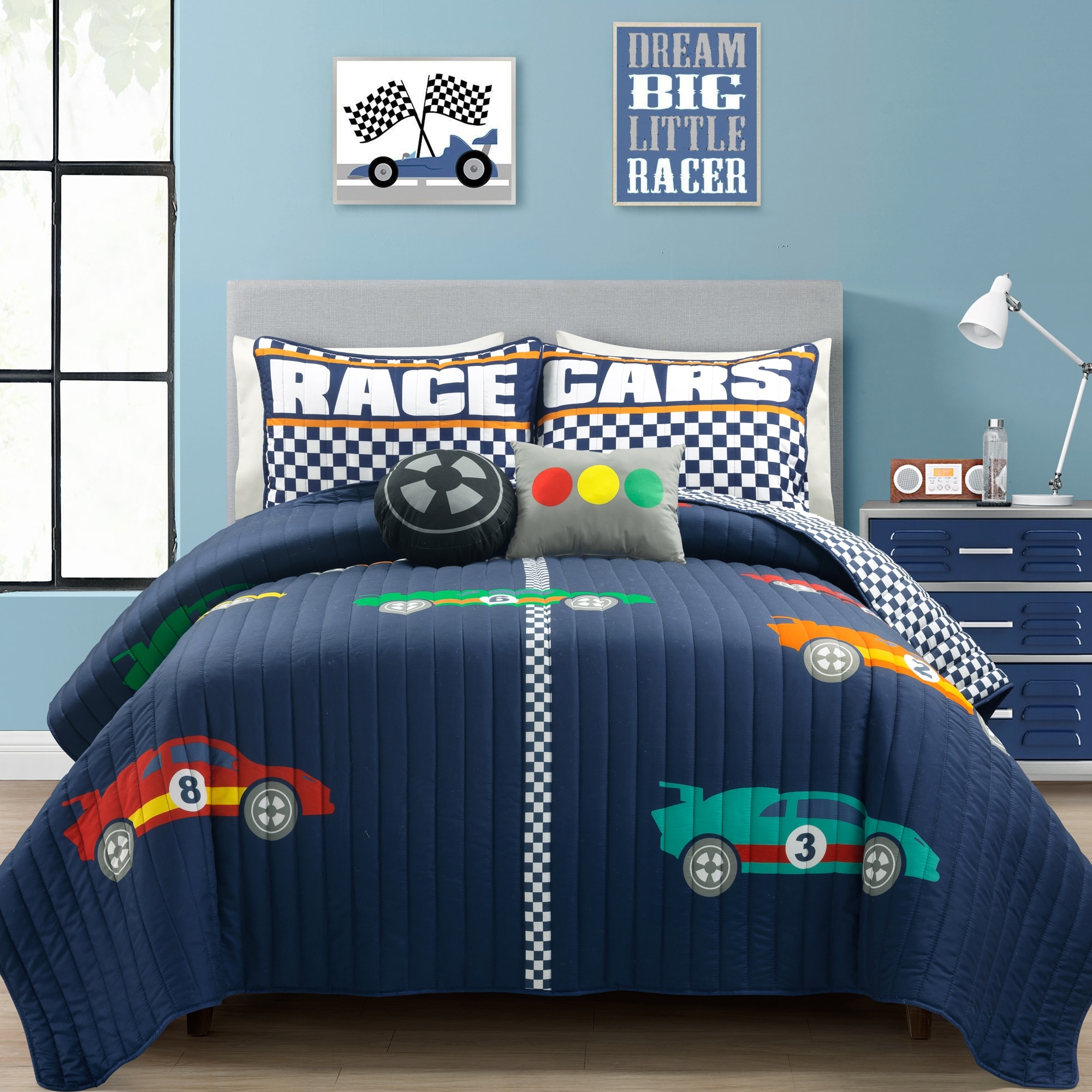 https://ak1.ostkcdn.com/images/products/is/images/direct/855de85b97bef923908d72d978656a3594bfd008/Lush-Decor-Racing-Cars-Quilt-Set.jpg