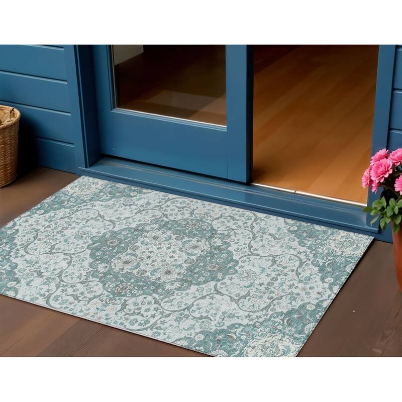 HomeRoots Medallion Traditional Rectangle Outdoor Rug - 3' x 5'