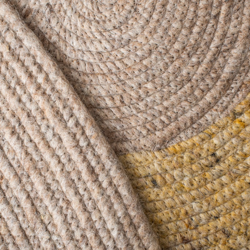 SAFAVIEH, Handmade Braided Sirlei Wool Rug