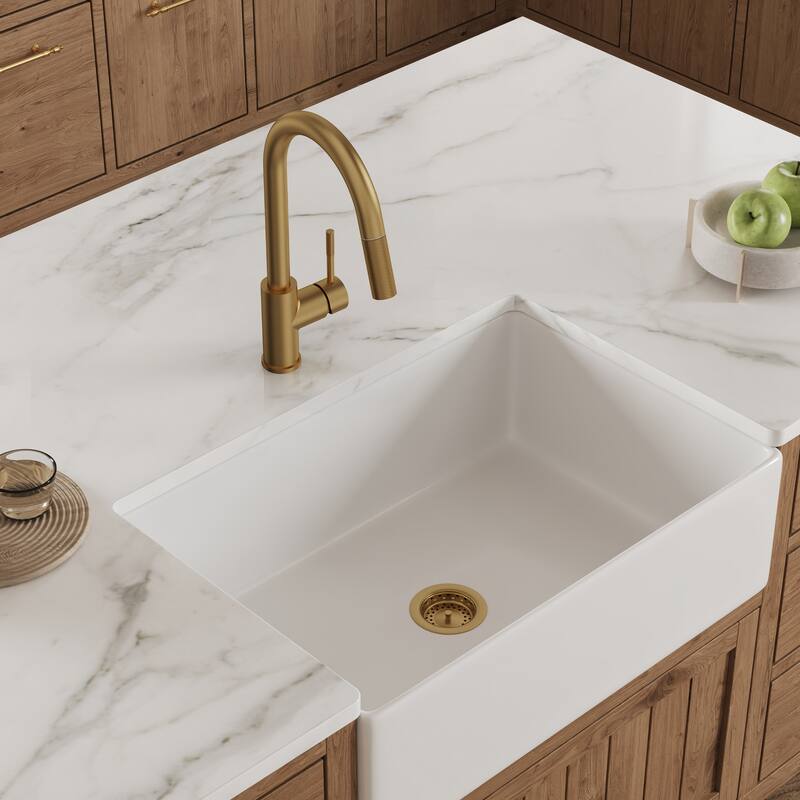 Single-Handle Pull-Down Sprayer Kitchen Faucet with 360° Spout Swivel