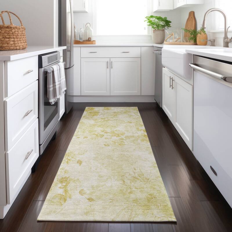 Machine Washable Indoor/ Outdoor Chantille Vanishing Floral Rug - Gold - 2'3" x 7'6"