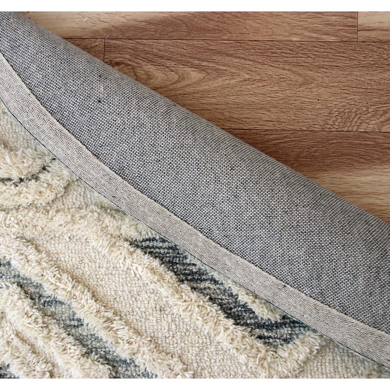 Sevita Contemporary Tufted Geometric Motif Round Rug