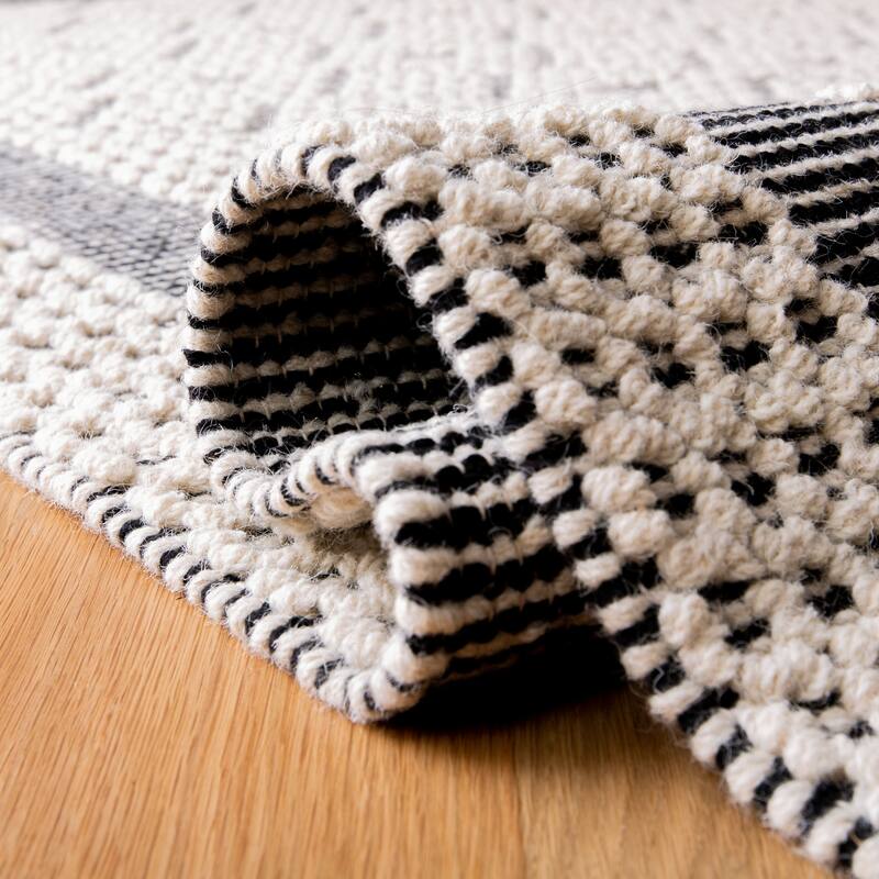 SAFAVIEH Handmade Natura Goizargi Transitional Geometric Cream/Black Wool Rug
