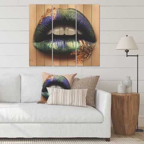 Designart 'Female Lips With Green Lipstick & Teeth' Modern Print on Natural Pine Wood - 3 Panels