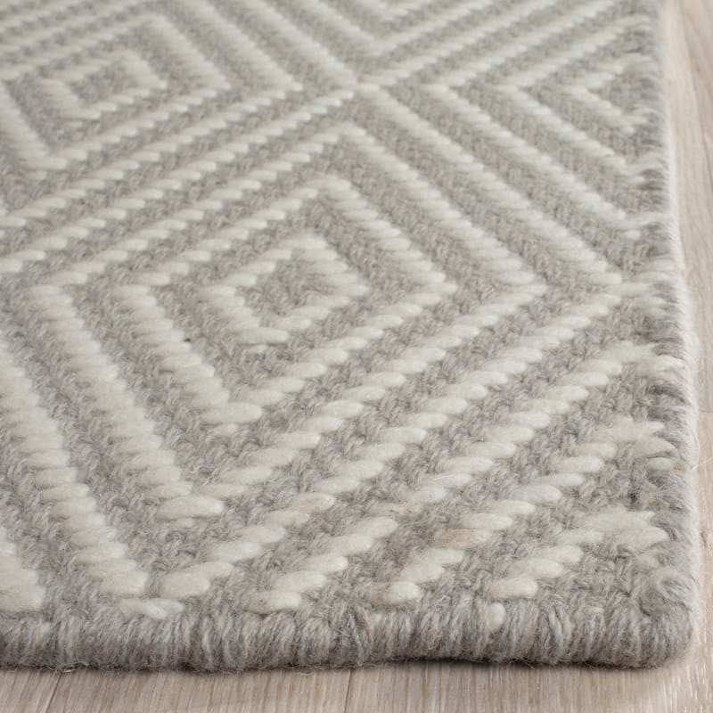 SAFAVIEH Handmade Wilton Natasha Country Floral Wool Rug
