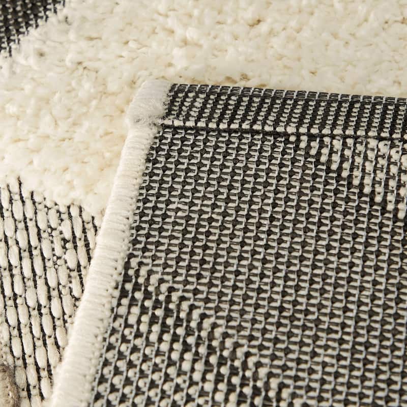 Soller Geometric Indoor/Outdoor Area Rug