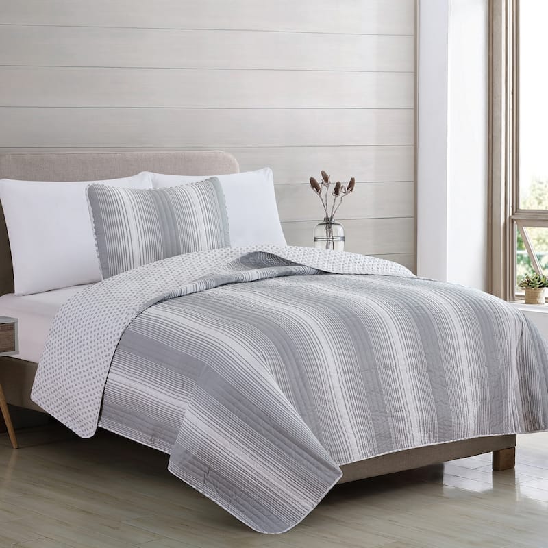 Luxurious Striped Microfiber Quilt Set With Shams