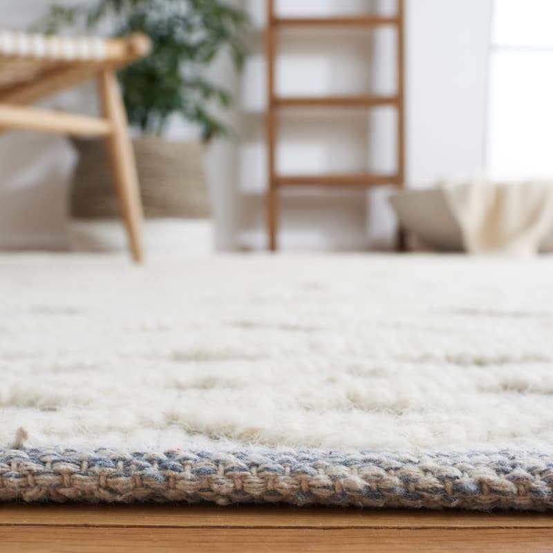 SAFAVIEH Handmade Natura Giedrima Boho Wool Rug
