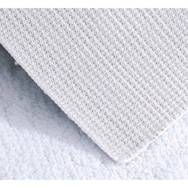 Anti Slip Bath Mat 21x 34 Soft Microfibre Polyester, Highly Absorbent, Machine Washable Bathroom Rug.
