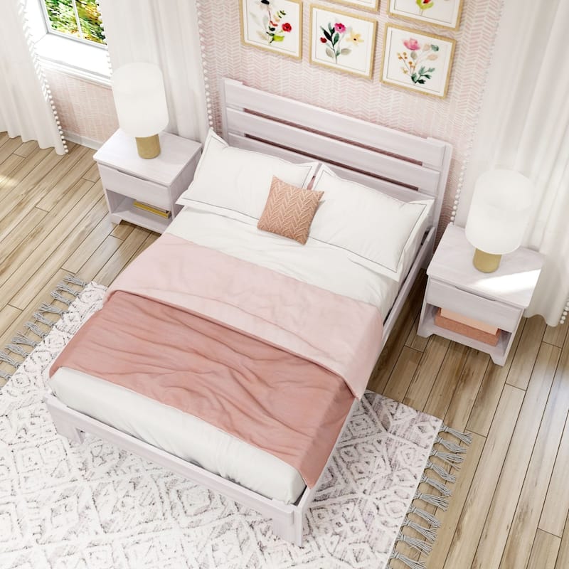 Max and Lily Farmhouse Full Bed with Plank Headboard