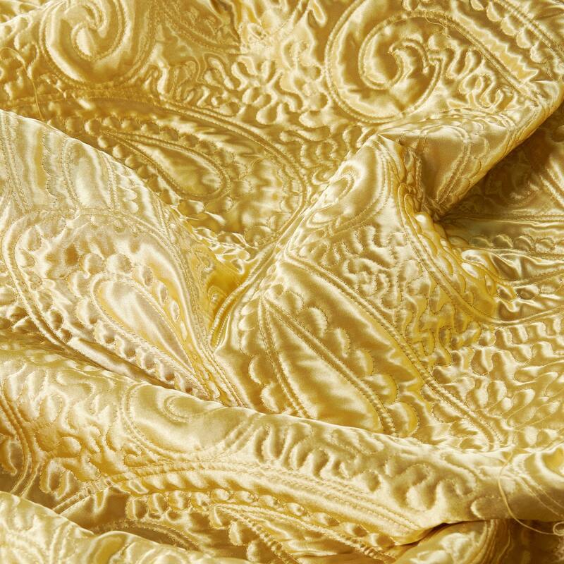 3-Piece Paisley Design Lightweight Bedding Set