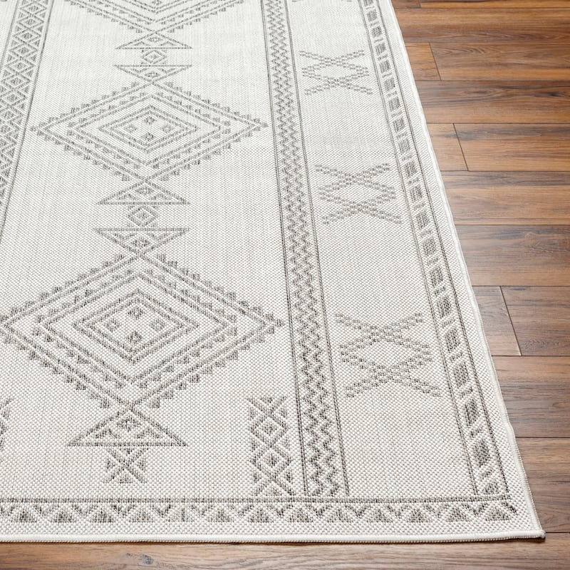 Livabliss Taukin Indoor/ Outdoor Casual Global Area Rug