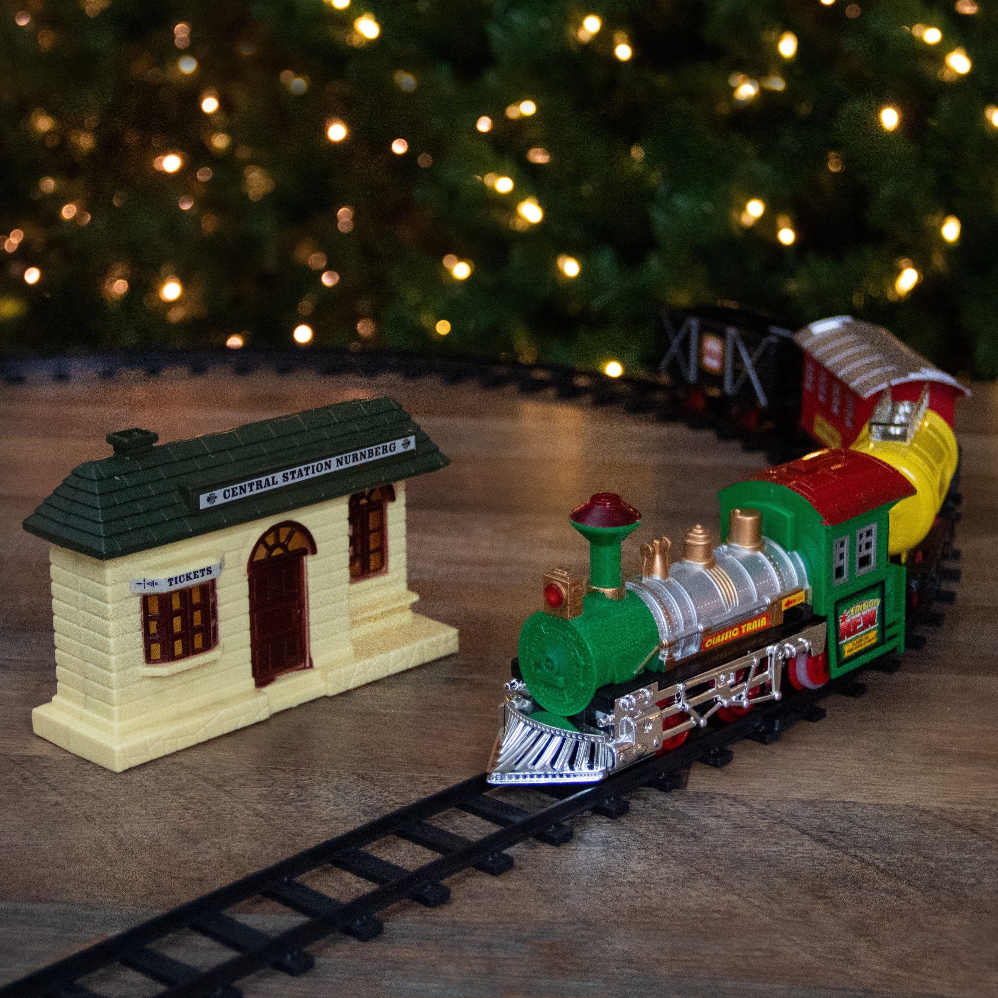 18 Piece Black and Green Battery Operated Animated Classic Model Train Set 8 Bed Bath Beyond 39162047