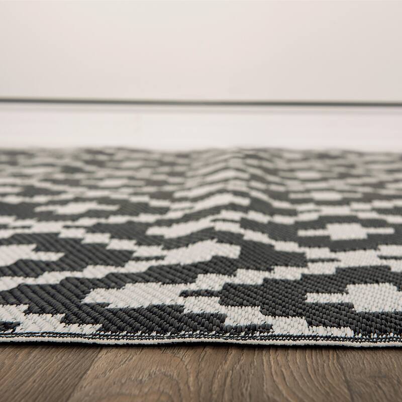 Trellis Geometric Reversible Plastic Outdoor Rugs