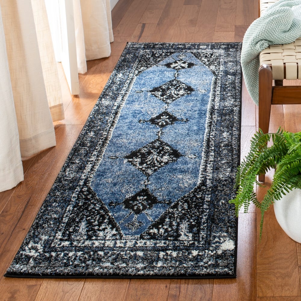 SAFAVIEH Vintage Distressed Boho Regina Akife Oriental Rug